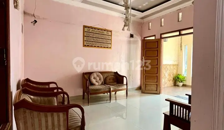 ruang tamu dijual cepat rumah tiga lantai