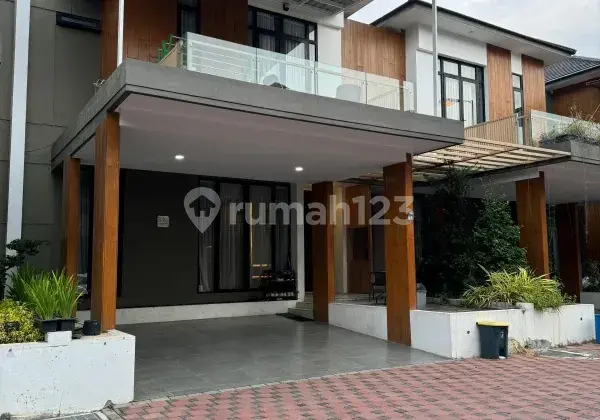 tampak depan dijual rumah mewah full furnished