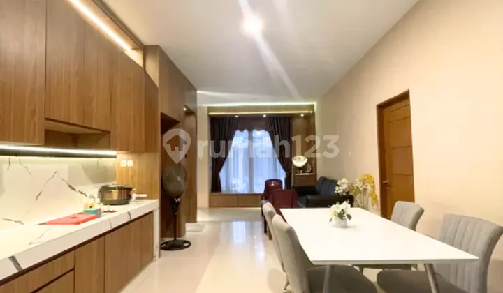 ruang makan dijual rumah mewah full furnished
