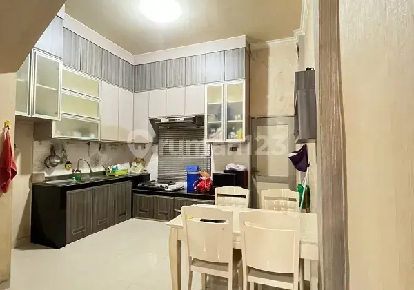 ruang makan dijual rumah beserta furniture custom