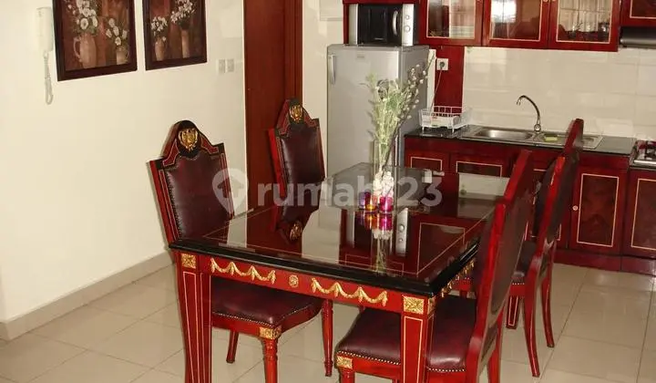 ruang makan apartemen horison suites & residences