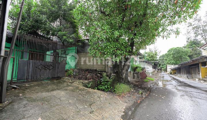 ruang tamu rumah siap kpr dekat gerbang