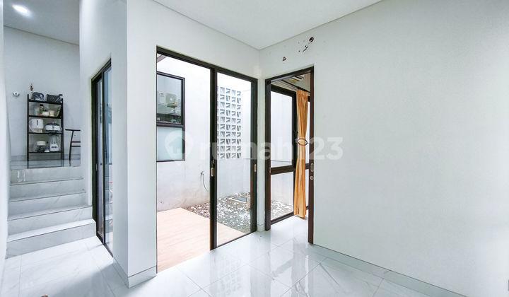 ruang tamu rumah shm 3 lantai siap