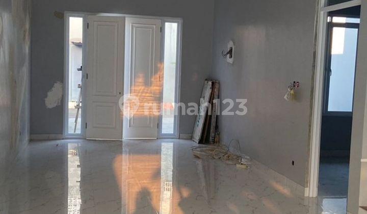 ruang tamu rumah 2 carport 15 menit