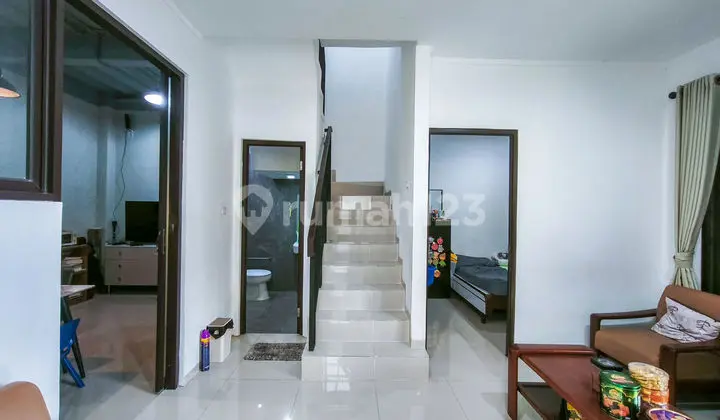 ruang tamu rumah hadap selatan lt 116