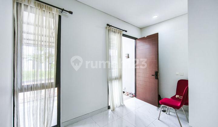 ruang tamu rumah shm 3 lantai siap