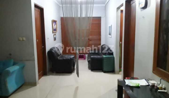 ruang keluarga dijual rumah besar 2lantai dalam