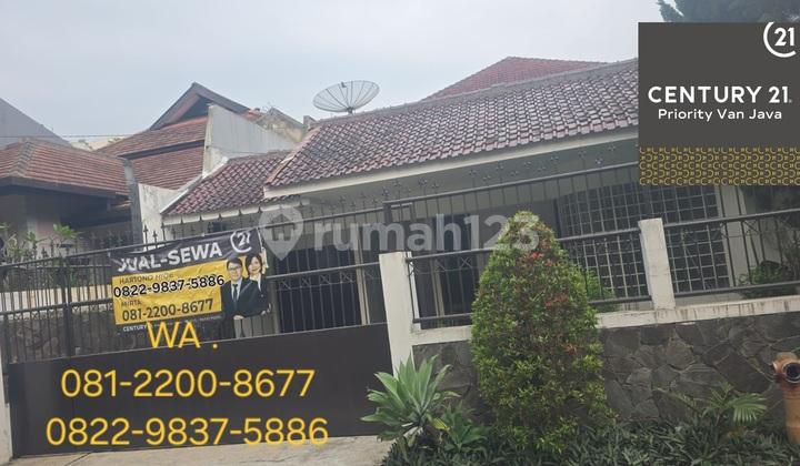 tampak depan dijual rumah luas asri di