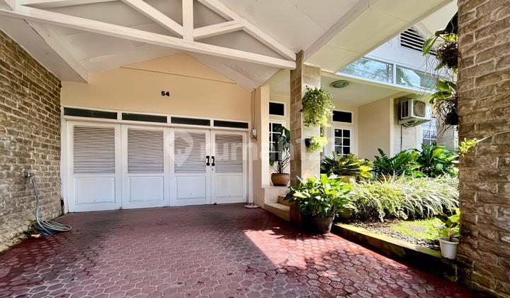 tampak depan dijual rumah open space 230m2