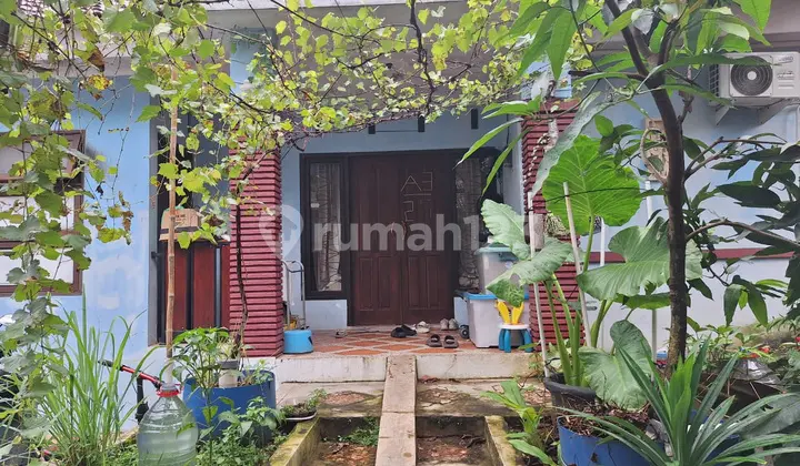 tampak depan rumah premium bella casa depok