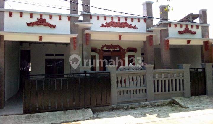 tampak depan rumah bangunan baru di griya