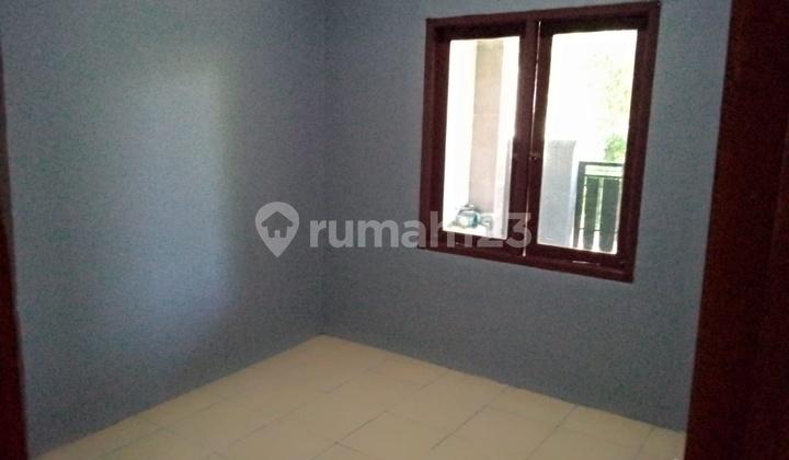 kamar tidur rumah bangunan baru di griya