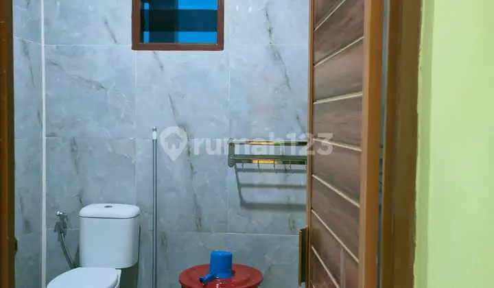 kamar mandi rumah 2 lantai di telaga
