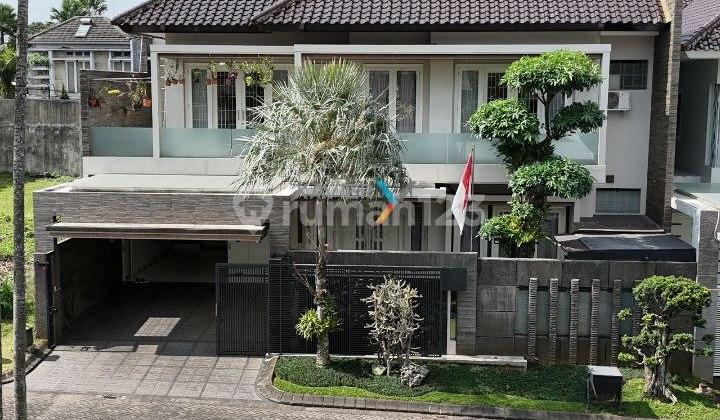 tampak depan rumah mewah full furnish di