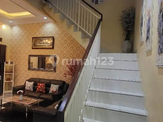 ruang tamu rumah cantikn nyaman dijual di