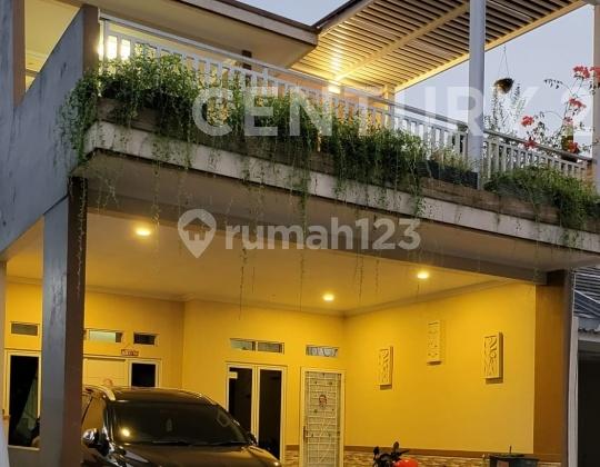 tampak depan rumah cantikn nyaman dijual di
