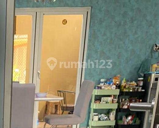 ruang keluarga rumah siap huni di kota
