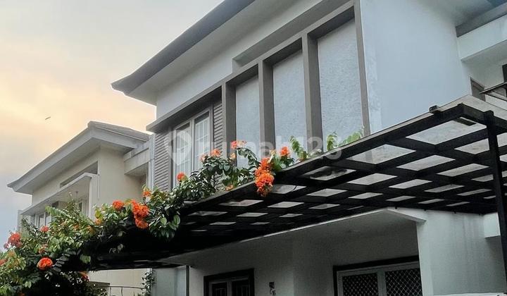 tampak depan rumah siap huni di kota