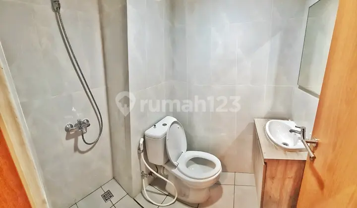 kamar mandi apartment studio fully furnished di
