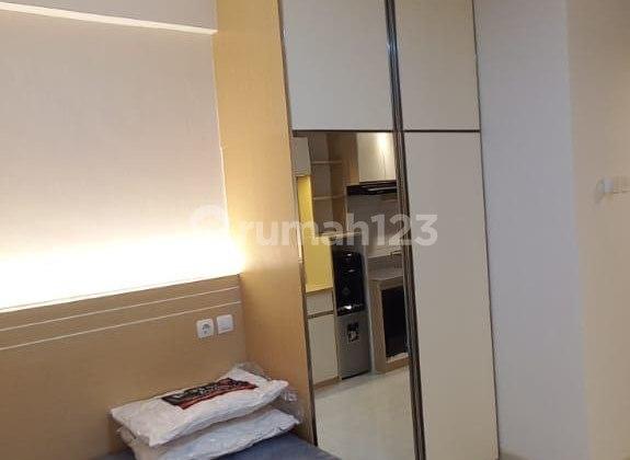 kamar tidur apartemen furnished solo urbana di