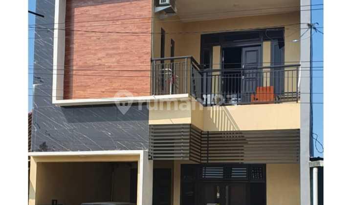 tampak depan rumah 2 lantai siap huni