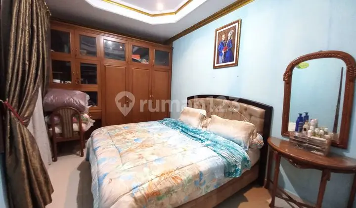 kamar tidur jual rumah 2 lantai cluster