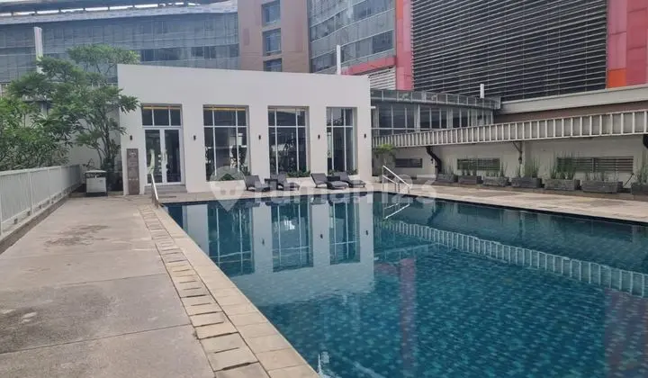 kolam renang apartemen estetik luxury siap huni