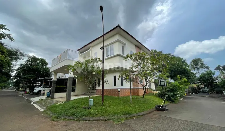 tampak depan dijual rumah hook tinggal di