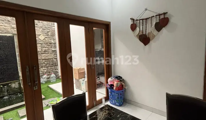 ruang makan dijual rumah kuldesak 2 lantai