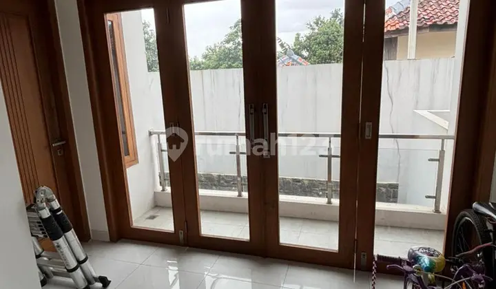 foto lainnya dijual rumah kuldesak 2 lantai