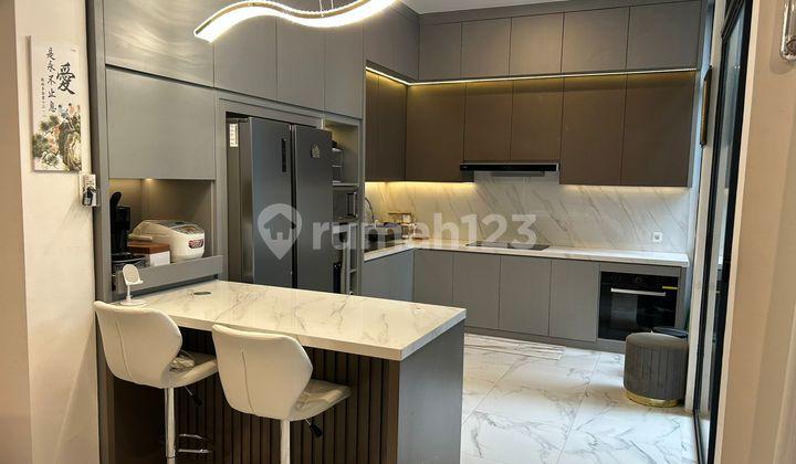 dapur rumah 2 lantai 4+1 kamar