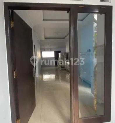 ruang tamu rumah modern minimalis dijual cepat