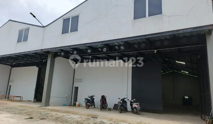 tampak depan disewakan gudang baru gandeng 3