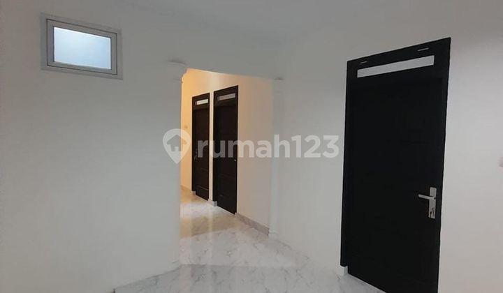 ruang tamu rumah strategis shm dibantu kpr