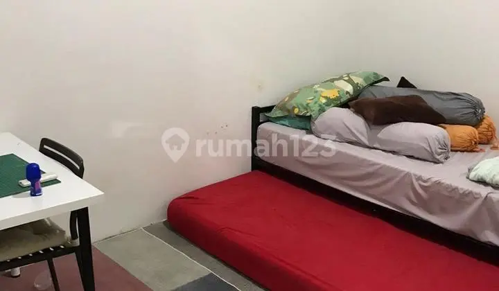 kamar tidur rumah 2 lantai semi furnished