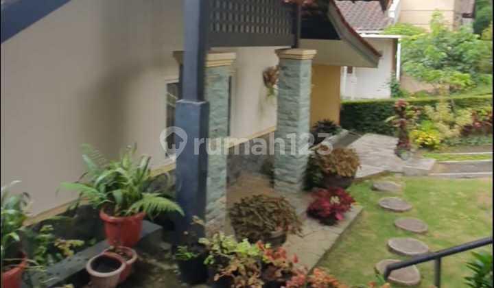 tampak depan villa grand trawas full furnished