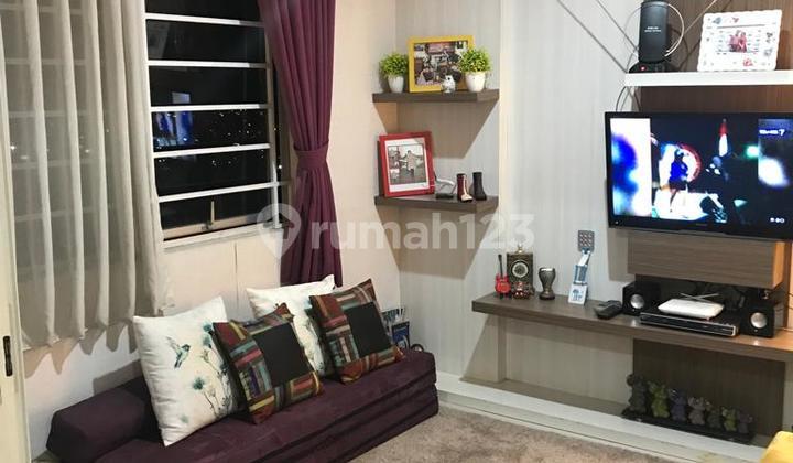 ruang keluarga apartemen the edge baros cimahi