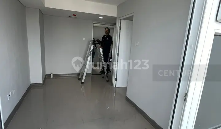 ruang tamu apartemen 1 br samesta mahata