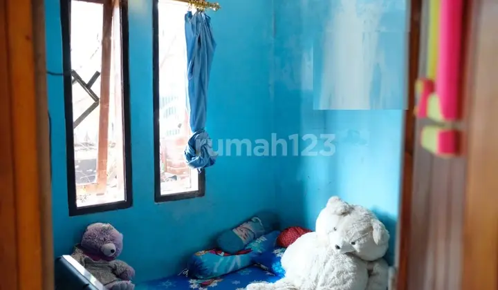 kamar tidur rumah harga terjangkau di sanggar