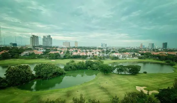 ruang tamu kondominium graha family regency