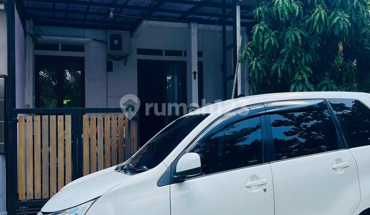 tampak depan rumah bagus dalam cluster di