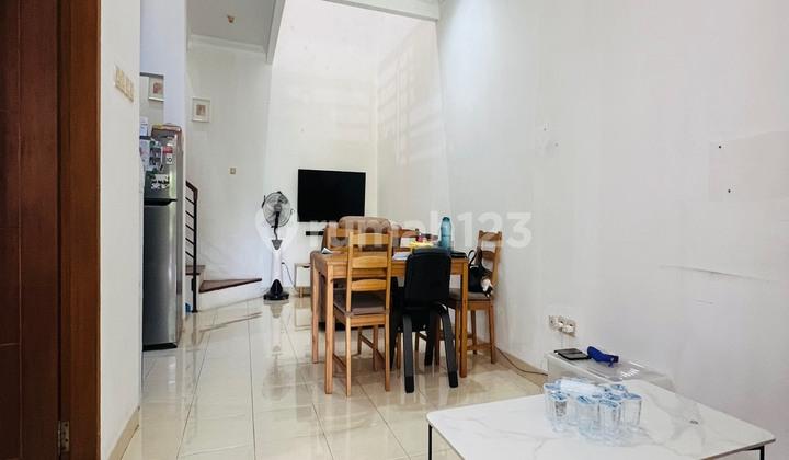 ruang tamu rumah bagus dalam cluster di
