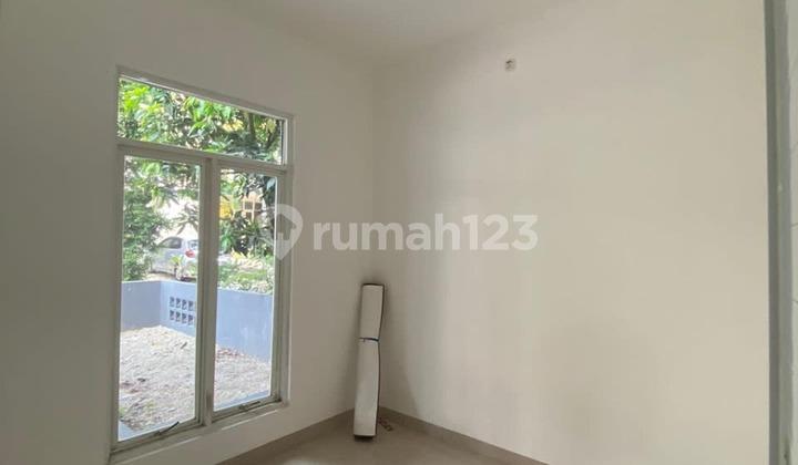 kamar tidur rumah bagus 2 lantai siap