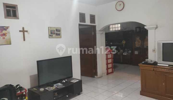 ruang keluarga jual rumah sederhana apik siap