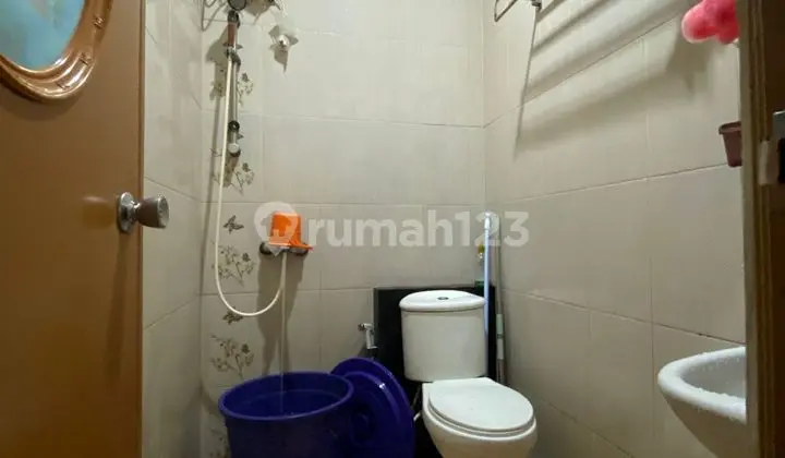 kamar mandi rumah 2 lantai bagus shm