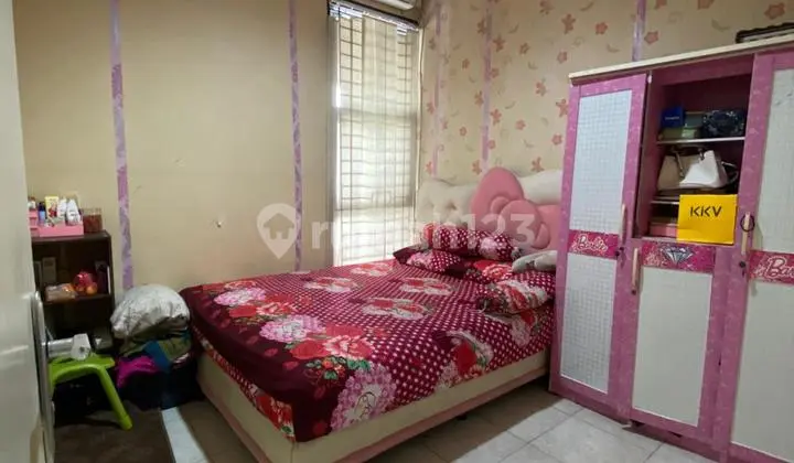 kamar tidur rumah 2 lantai bagus shm
