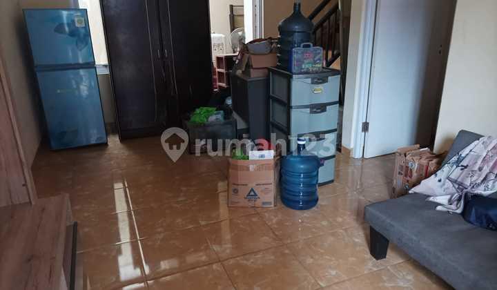 ruang tamu rumah 2 lantai bagus semi
