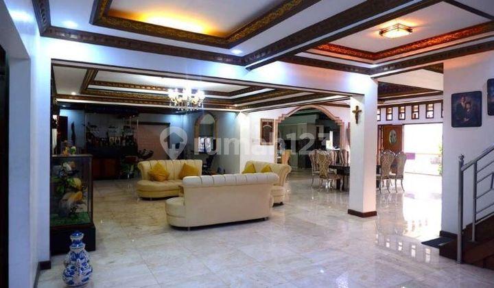 ruang tamu dijual murah rumah 2 lantai