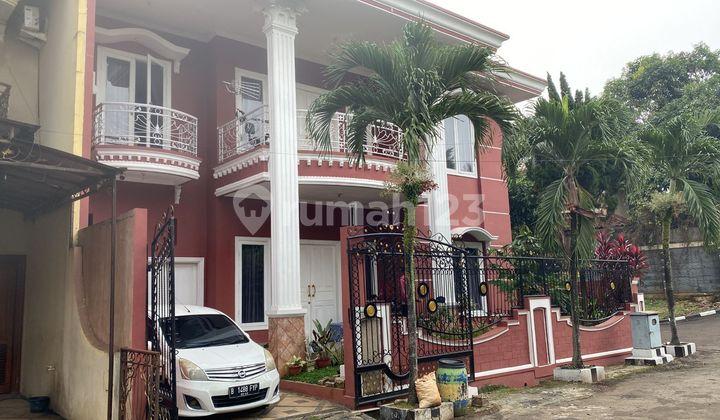 garasi/carport rumah cantik dijual di perumahan