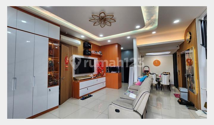 ruang keluarga rumah modern di quantis signature